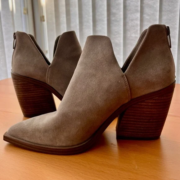 Vince Camuto Gidgeta Pointed Toe Suede Ankle Boot - Size 8.5/39, Taupe - Picture 2 of 5